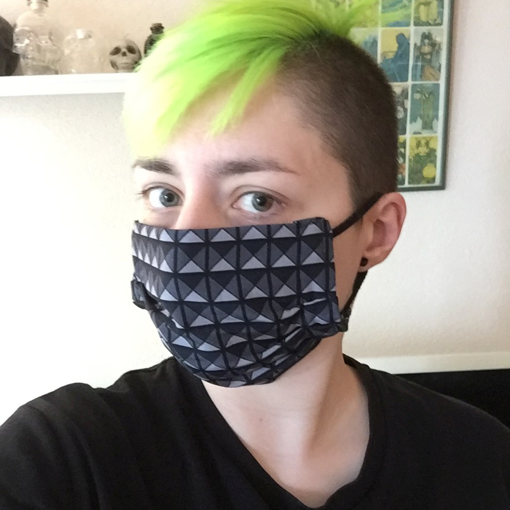 Jane Nevermore - Pyramid Stud Print Maske - Schwarz/Grau